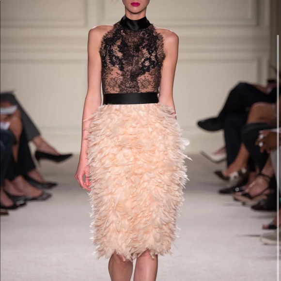 Marchesa Spring ‘16 Lace & Blush Feather Dress - Picture 3 of 16